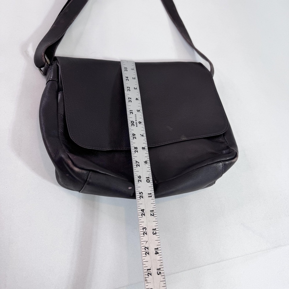 G.H. Bass & Co. Crossbody Bag Womens Medium Black Leather Flap Pocket Purse - Picture 3 of 10